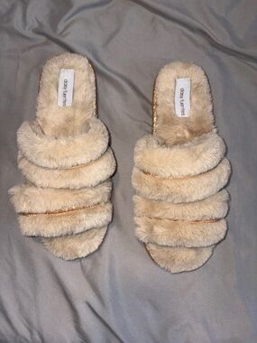 Daisy Fuentes- Beige Plush Slide Slippers for Women
